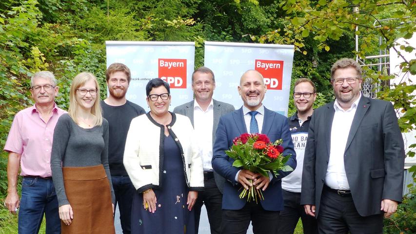 Die Führung des Unterbezirkes: Georg Söldner, Danielle Gömmel, Andreas Steiner, Birgit Fruth, Uwe Bergmann, Ismail Ertug, Daniel Reichenberger und Johannes Foitzik (von links).