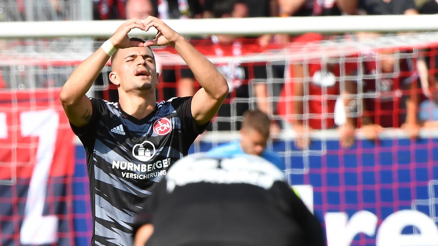 Herz-Bube: In Regensburg beendete Nikola Dovedan seine Torflaute und erlebte danach längst vergessen geglaubte Glücksgefühle.
Herz-Bube: In Regensburg beendete Nikola Dovedan seine Torflaute und erlebte danach längst vergessen geglaubte Glücksgefühle.