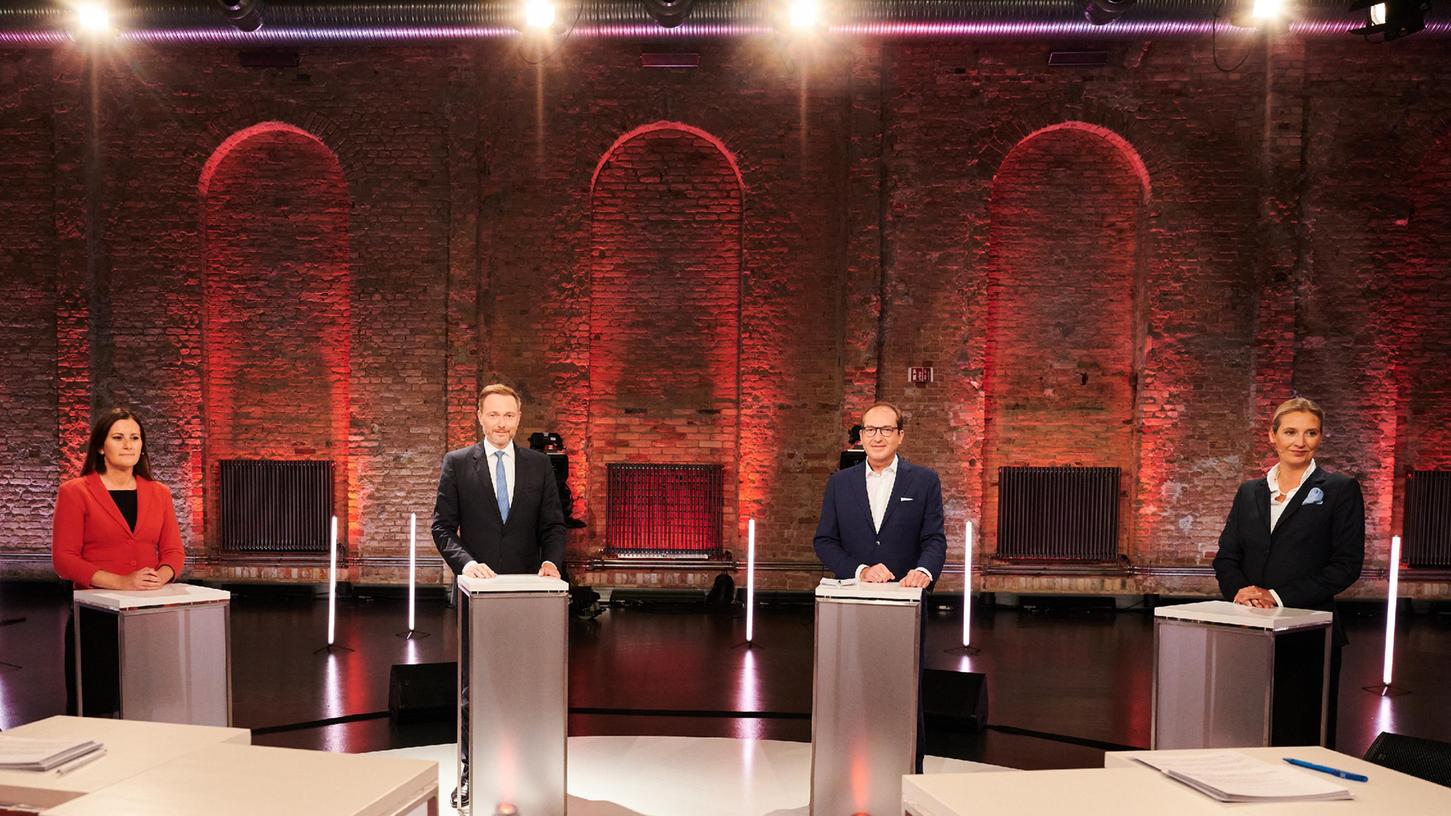 Janine Wissler, Linke-Parteivorsitzende, Christian Lindner, FDP-Parteivorsitzender, Alexander Dobrindt, CSU-Landesgruppenchef und Alice Weidel, AfD-Fraktionsvorsitzende liefern sich in der Live-Sendung Janine Wissler, Linke-Parteivorsitzende, Christian Lindner, FDP-Parteivorsitzender, Alexander Dobrindt, CSU-Landesgruppenchef und Alice Weidel, AfD-Fraktionsvorsitzende liefern sich in der Live-Sendung