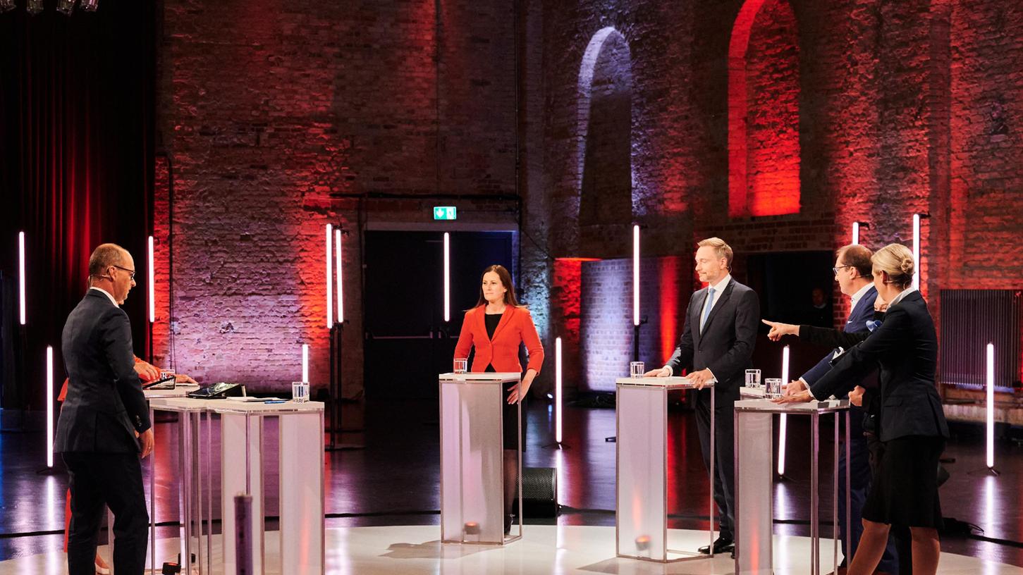 Die Protagonistinnen und Protagonisten des Vierkampfs von links nach rechts: Janine Wissler, Christian Lindner, Alexander Dobrindt und Alice Weidel.
Die Protagonistinnen und Protagonisten des Vierkampfs von links nach rechts: Janine Wissler, Christian Lindner, Alexander Dobrindt und Alice Weidel.