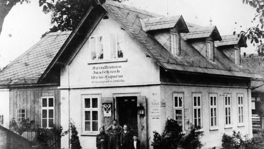 Erste Erfahrungen sammelte Rudolf Fritsche quasi von Kindheit an - im Laden seiner Mutter Franziska. Sie verkaufte im Heimatort Spirituosen, Weine und Tabak.