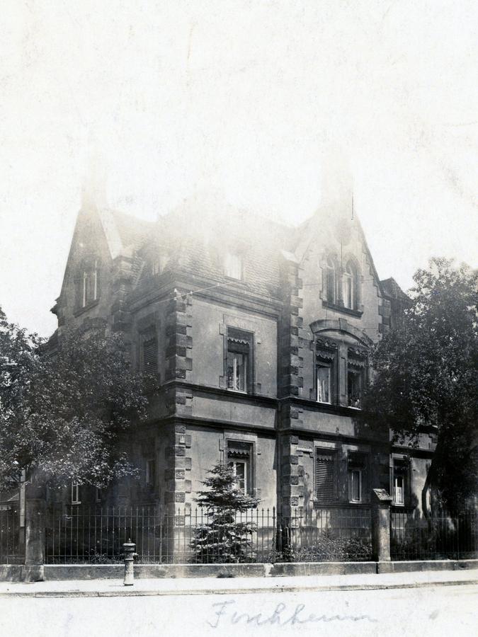 Das Wohnhaus der Familie Fritsche in der Bayreuther Straße in Forchheim.
Das Wohnhaus der Familie Fritsche in der Bayreuther Straße in Forchheim.