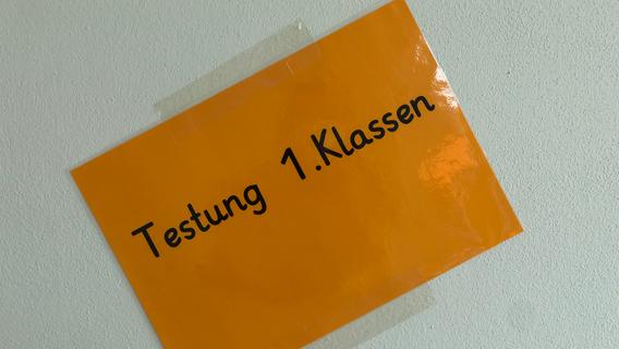 Erst mussten die Kinder getestet werden, dann ging es in die Schule.