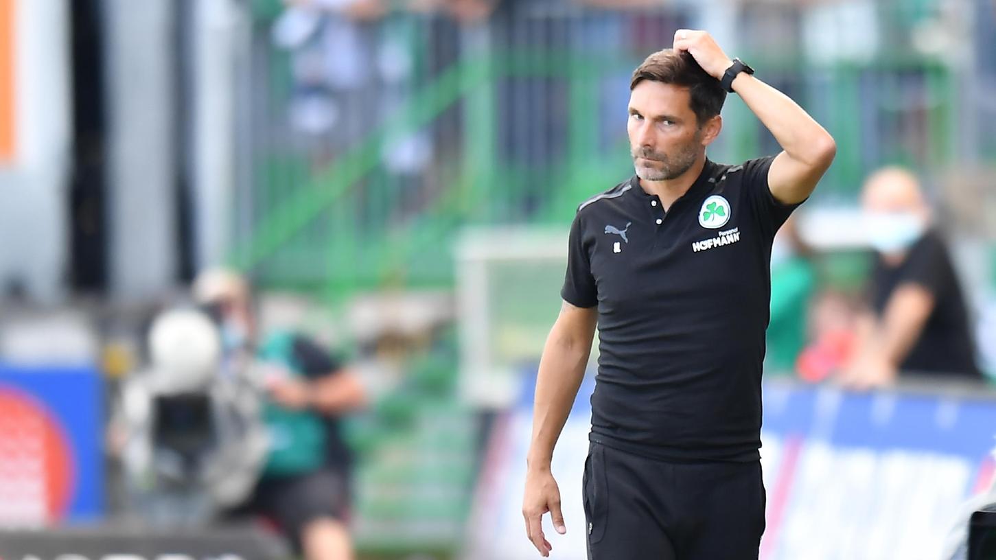 Nachdenklich: Fürths Trainer Stefan Leitl am vergangenen Samstag beim Spiel gegen den VfL Wolfsburg.