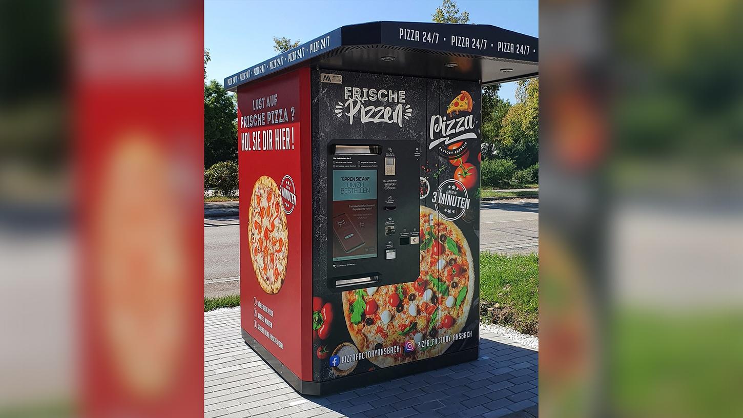Der Pizza-Automat steht auf dem Grundstück der Pizza Factory Ansbach in der Schalkhäuser Straße.