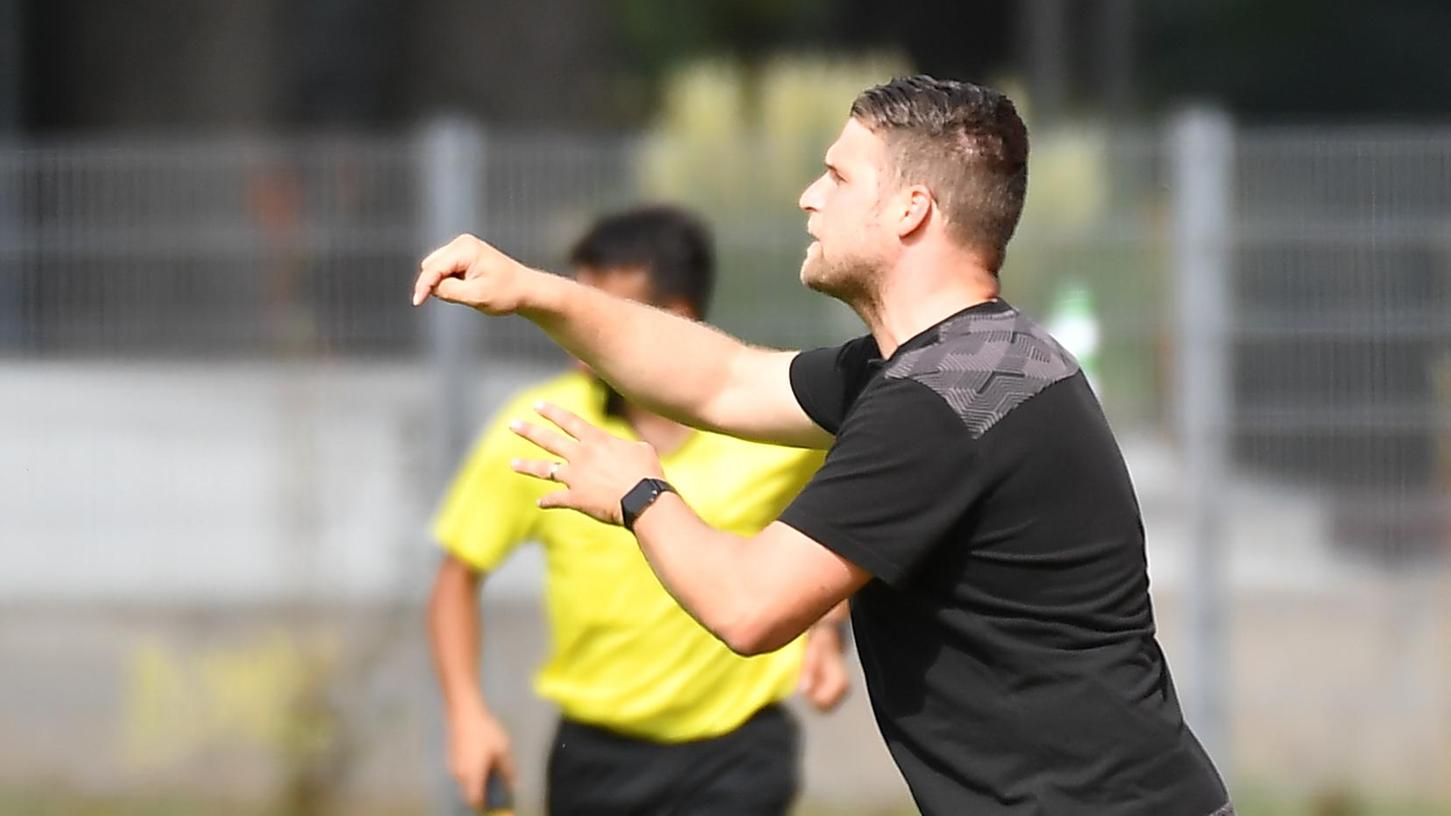 "Du musst die Jungs führen": Tobias Gitschier ist U17-Trainer beim Kleeblatt.  