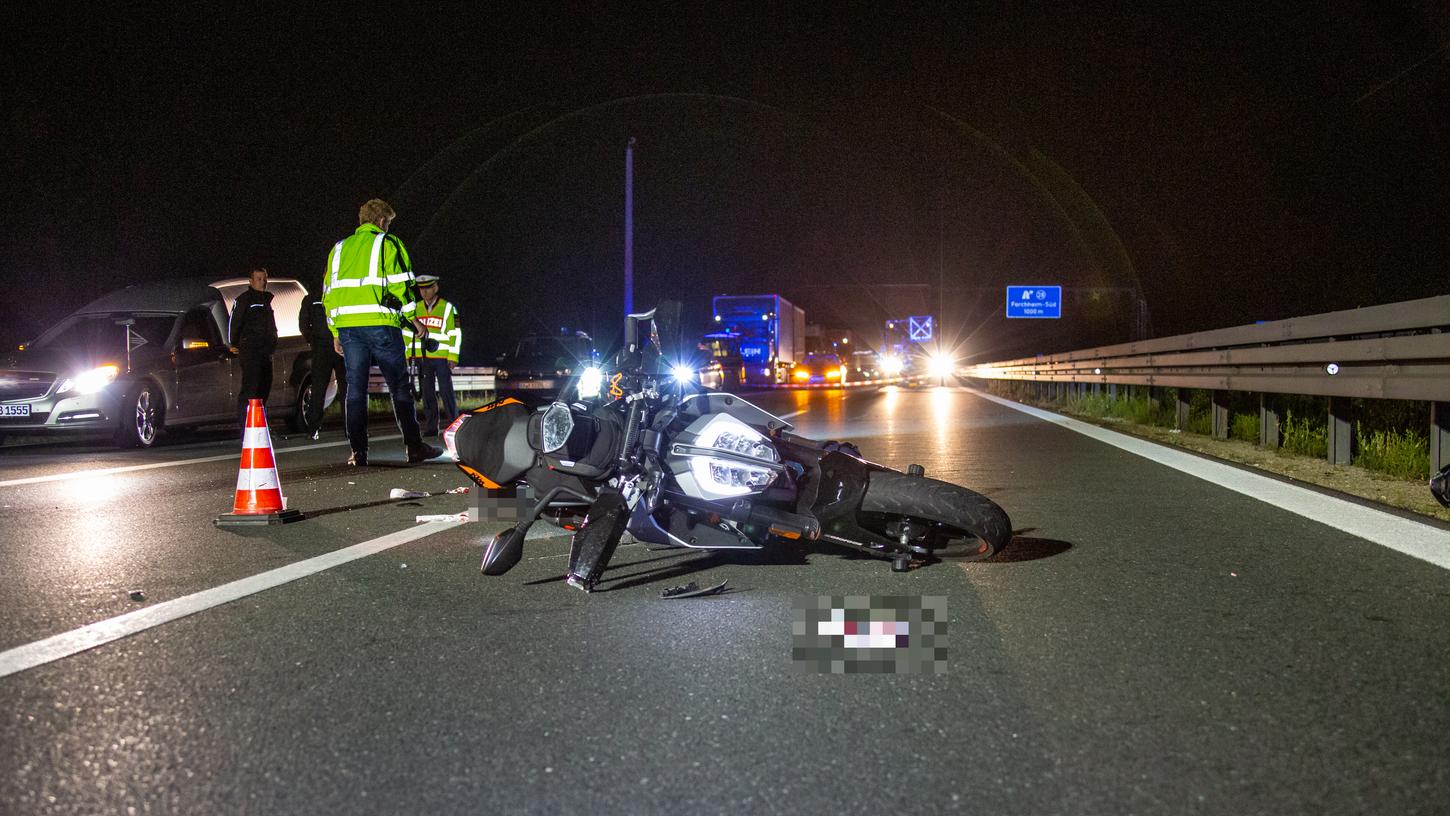 Ein 17-Jähriger ist am Dienstagabend auf der A73 ums Leben gekommen.