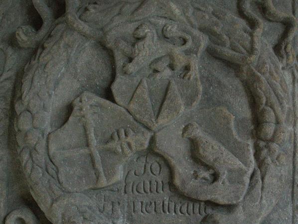 Das Frauentraut-Grabmal in der Dreieinigkeitskirche: Johann der Ältere Frauentraut wurde 1587 auf dem Alten Friedhof beigesetzt. Sein Grabstein wurde später gehoben und in die Dreieinigkeitskirche gebracht.
Das Frauentraut-Grabmal in der Dreieinigkeitskirche: Johann der Ältere Frauentraut wurde 1587 auf dem Alten Friedhof beigesetzt. Sein Grabstein wurde später gehoben und in die Dreieinigkeitskirche gebracht.