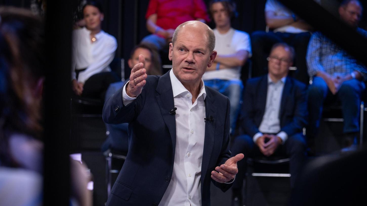 Die SPD mit ihrem Kanzlerkandidaten Olaf Scholz treten auf europäischer Ebene für eine Arbeitslosen-Rückversicherung ein.
Die SPD mit ihrem Kanzlerkandidaten Olaf Scholz treten auf europäischer Ebene für eine Arbeitslosen-Rückversicherung ein.