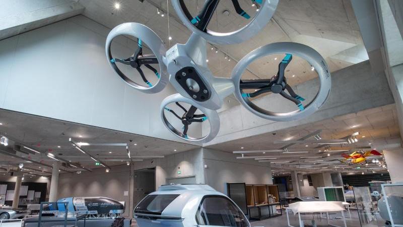 Zukunftsmusik oder schon wieder Schnee von gestern? Das Flugtaxi.
Zukunftsmusik oder schon wieder Schnee von gestern? Das Flugtaxi.