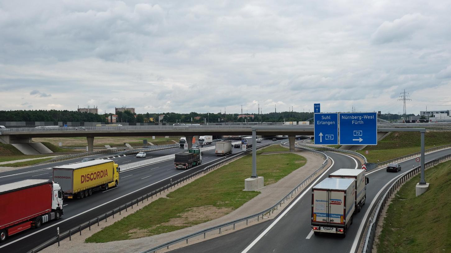 Autobahnkreuz Fürth/Erlangen.
Autobahnkreuz Fürth/Erlangen.