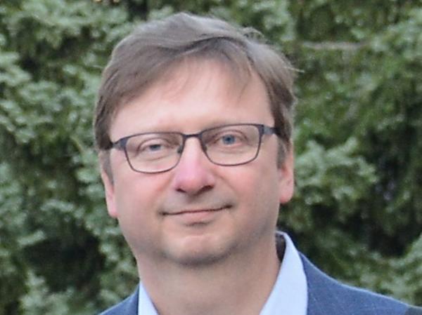 Achim Bräuning ist Professor am Institut für Geographie der Friedrich-Alexander-Universität Erlangen-Nürnberg und vermisst mit sein Team über 100 Bäume in ganz Bayern.
Achim Bräuning ist Professor am Institut für Geographie der Friedrich-Alexander-Universität Erlangen-Nürnberg und vermisst mit sein Team über 100 Bäume in ganz Bayern.