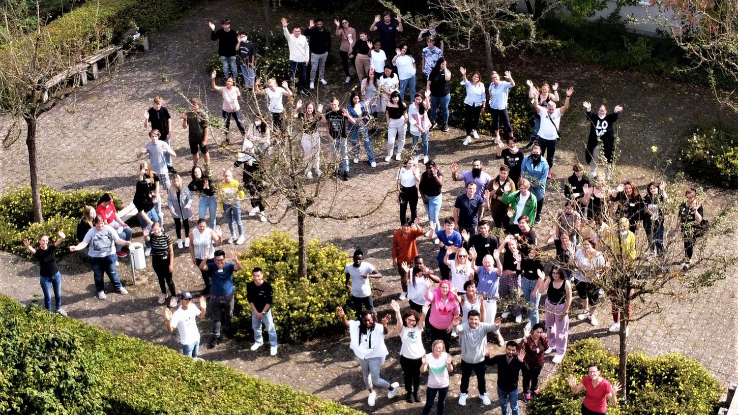 Ein Bild, über das sich Klinikvorstand Stefan Schilling besondetrs freute: Über 100 angehende Pflegekräfte begannen ihre dreijährige Berufsausbildung. Ein Bild, über das sich Klinikvorstand Stefan Schilling besondetrs freute: Über 100 angehende Pflegekräfte begannen ihre dreijährige Berufsausbildung.