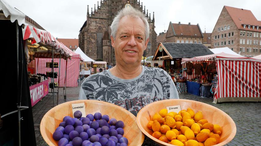 Christian Scheid aus der Nähe von Mainz bringt mit seinen Hölzern, die mit ätherischen Ölen getränkt sind, verlockende Düfte auf den Markt.