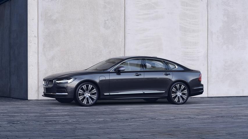 Das Limousinen-Pendant zum V90 ist der S90. Im Bild: Der Plug-in-Hybrid T8 Recharge. Das Limousinen-Pendant zum V90 ist der S90. Im Bild: Der Plug-in-Hybrid T8 Recharge.