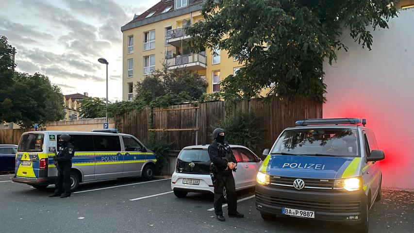 Bewaffneter in Fürth? Großeinsatz mit Helikopter und USK-Kräften Bewaffneter in Fürth? Großeinsatz mit Helikopter und USK-Kräften