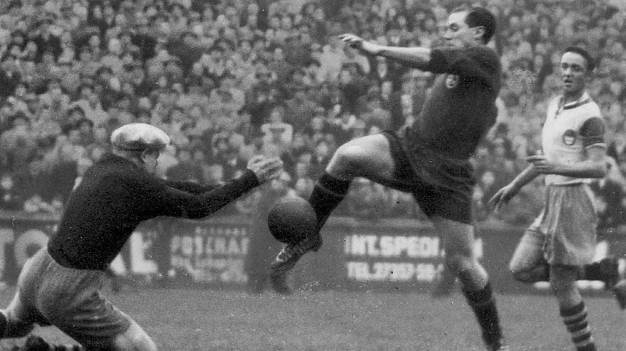 Zwei deutsche Meisterschaften, 900 Einsätze für den 1. FC Nürnberg und 26 Länderspiele inklusive Weltmeistertitel 1954: Max Morlock gilt als größter Spieler in der Vereinsgeschichte des FCN.