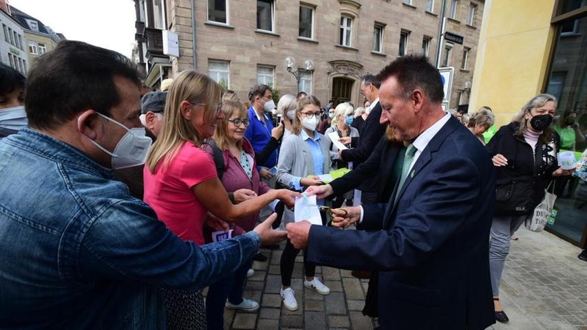 Oberbürgermeister Thomas Jung machte in seiner Rede klar, wie wichtig das Center für Fürths Einkaufslandschaft ist.