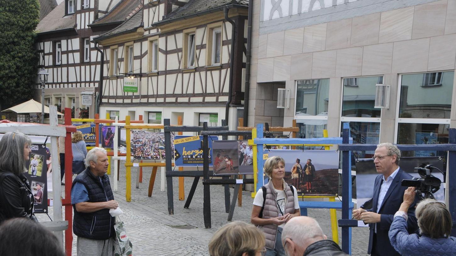 Vernissage zur Fotoausstellung "Glückssachen"