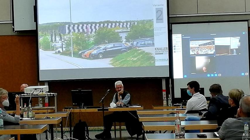 Auch diese auffällige schwarz-weiße Fassadengestaltung nach "Coffeewall-Design" stand zur Debatte. Sie wurde aber per Abstimmung verworfen.
Auch diese auffällige schwarz-weiße Fassadengestaltung nach "Coffeewall-Design" stand zur Debatte. Sie wurde aber per Abstimmung verworfen.