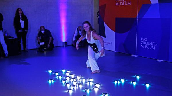 Tanzen mit Robotern? Im Zukunftsmuseum ist alles möglich. Zum Festakt bekamen die geladenen Gäste eine Kostprobe, wie das aussehen kann.