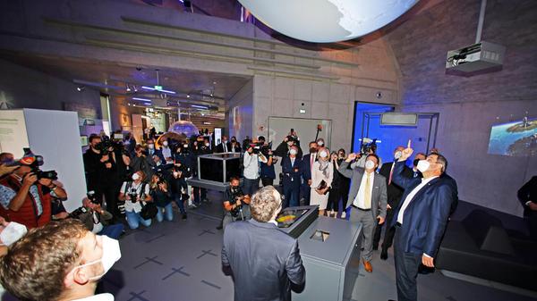 Da geht's hoch! Die erste Dependance des Deutschen Museums in Franken richtet den Blick laut Generaldirektor Heckl "in eine andere Richtung der Zeitachse. Hier werden Exponate ausgestellt, die man von einem Museum sonst nicht erwartet - nämlich Zukunft und sogar Utopie."