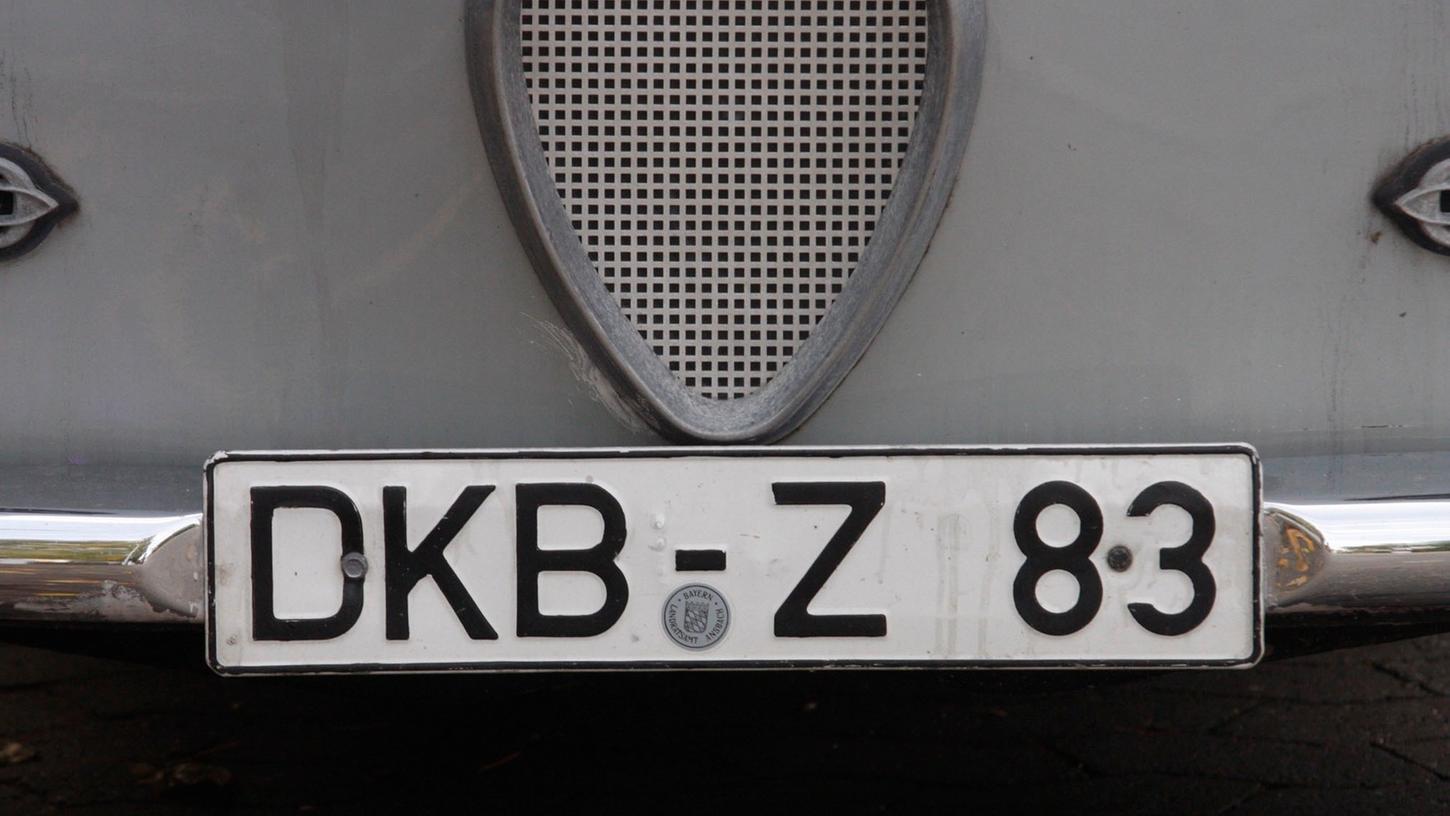 "DKB" lautete früher das Kennzeichen für Autos aus dem Landkreis Dinkelsbühl. Momentan fahren sie mit dem Ansbacher Kennzeichen "AN" umher. Ab jetzt haben die Bürger die Wahlfreiheit, nachdem der Verwaltungsbezirk zugestimmt hat.