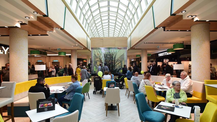 Nostalgiker wird's freuen: Das markante Glasdach aus City-Center-Zeiten ist dem Einkaufszentrum erhalten geblieben.
Nostalgiker wird's freuen: Das markante Glasdach aus City-Center-Zeiten ist dem Einkaufszentrum erhalten geblieben.