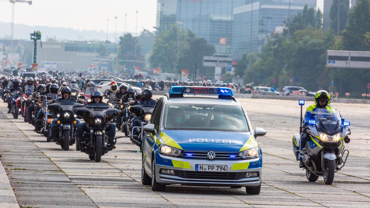 Die Polizei zieht nach der Motorraddemo mit Biker-Korso durch Nürnberg Bilanz.