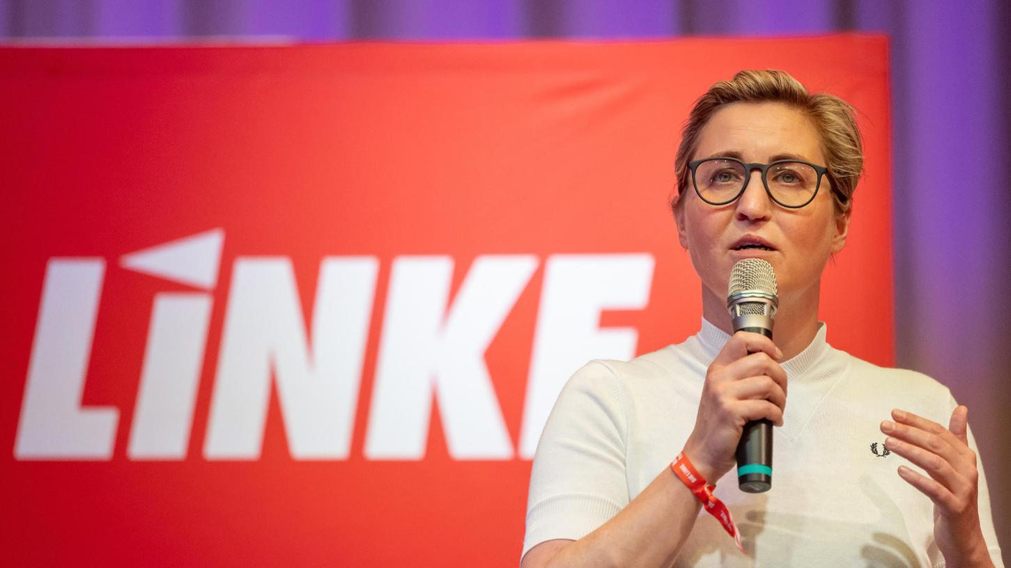 Die Bundesvorsitzende der Linken, Susanne Hennig-Wellsow, hat sich dafür ausgesprochen, im Falle einer rot-grün-roten Bundesregierung in den ersten 100 Tagen die Hartz-IV-Sätze um 100 Euro anzuheben.
Die Bundesvorsitzende der Linken, Susanne Hennig-Wellsow, hat sich dafür ausgesprochen, im Falle einer rot-grün-roten Bundesregierung in den ersten 100 Tagen die Hartz-IV-Sätze um 100 Euro anzuheben.