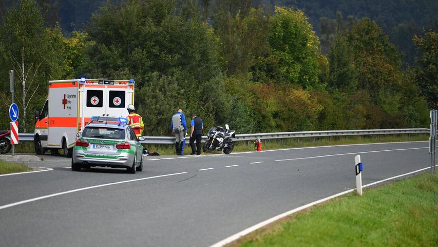 Nach Fahrfehler: Motorradfahrer bei Neumarkt schwerst verletzt