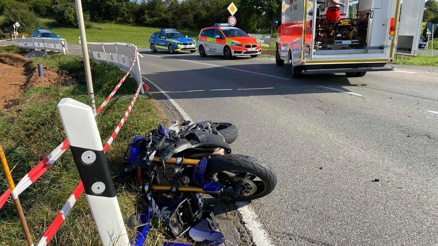 Biker wird bei Zusammenstoß mit Auto im Landkreis Forchheim schwer verletzt Biker wird bei Zusammenstoß mit Auto im Landkreis Forchheim schwer verletzt