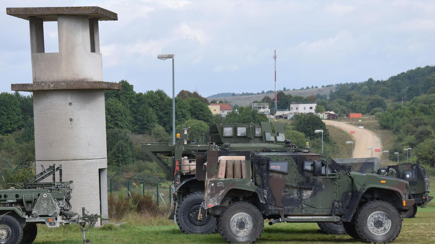 Gut abgesichert ist der Gefechtssstand der Stryker nahe der ehemaligen Ortschaft Kittensee, im Bildhintergrund zu sehen.