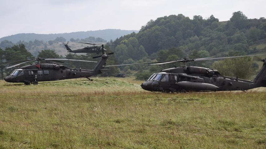 Über 40 Hubschrauber vom Typ Black Hawk sind derzeit in Hohenfels im Rahmen der Übung Saber Junction im Einsatz.