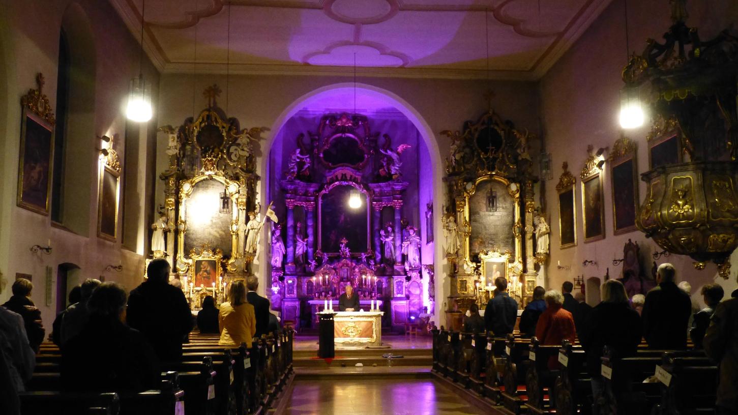 Die Kirchen waren in dieser Nacht in ein besonderes Licht getaucht.
Die Kirchen waren in dieser Nacht in ein besonderes Licht getaucht.