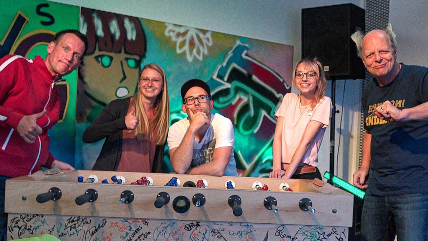 Neue Staffel „Sonst nu was?!“ startet mit DJ Finn Schaller und Skateboards Neue Staffel „Sonst nu was?!“ startet mit DJ Finn Schaller und Skateboards