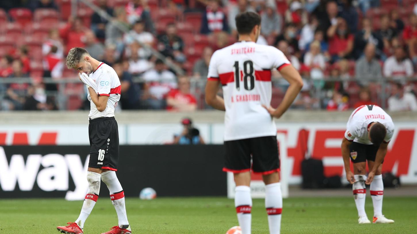 Gesenkte Blicke nach Abpfiff: Der VfB aus Stuttgart kassiert eine Pleite gegen die Elf unterm Bayer-Kreuz.