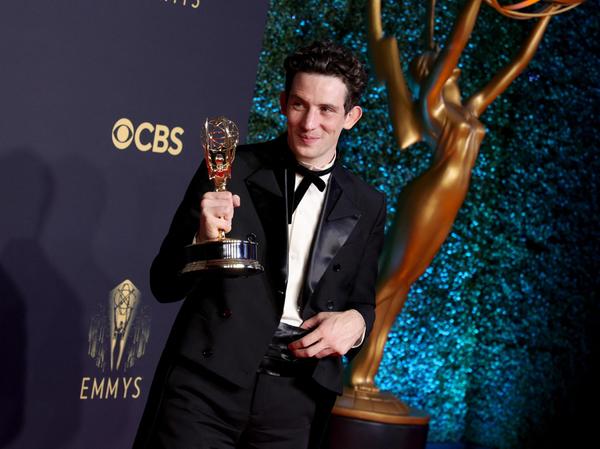 Große Freude auch bei Josh O'Connor, Hauptdarsteller in der Serie Große Freude auch bei Josh O'Connor, Hauptdarsteller in der Serie