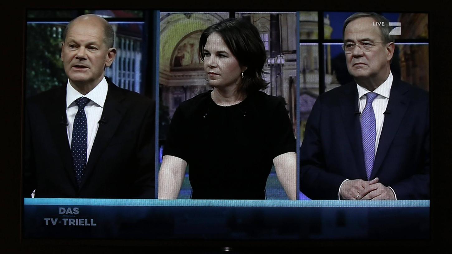 Die Einschaltquote des letzten TV-Triells liegt hinter den ersten TV-Showdowns.
Die Einschaltquote des letzten TV-Triells liegt hinter den ersten TV-Showdowns.