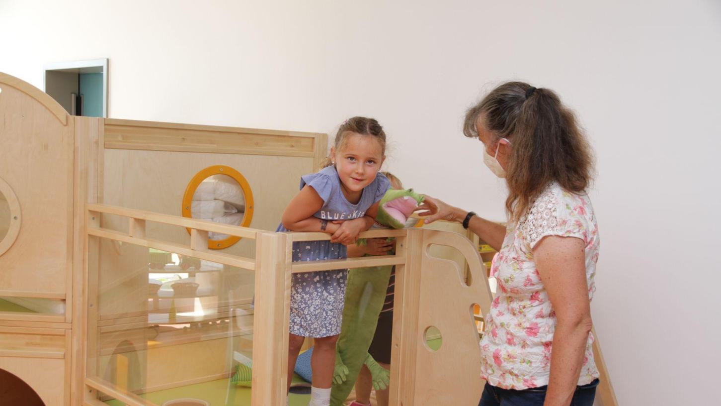 ie Kinder haben sich in ihrem neuen Heim schon eingelebt.
ie Kinder haben sich in ihrem neuen Heim schon eingelebt.