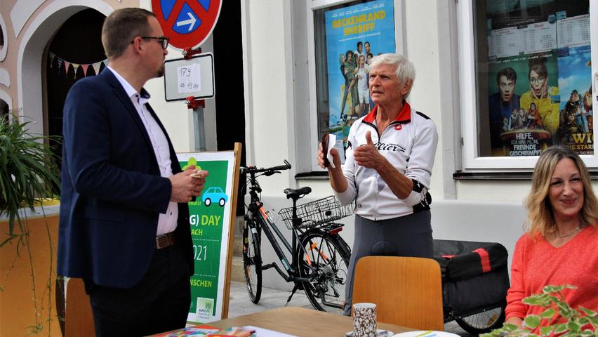 Oberbürgermeister Peter Reiß nahm an den Gesprächen rund um die umweltfreundliche Stadtplanung teil. Im Allgemeinen soll in Schwabach im Rahmen des Mobilitätsplans umweltfreundliche Verkehrsarten wie beispielsweise das Fahrradfahren gefördert und die Umweltbelastung durch motorisierte Verkehrsmittel gesenkt werden.