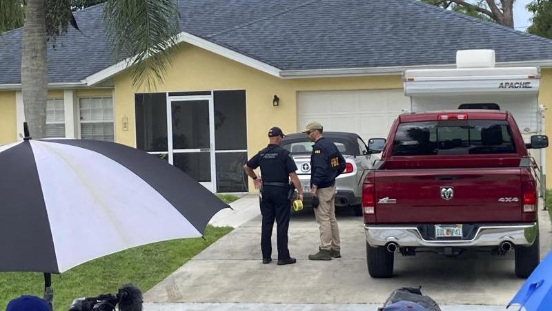 Nach der weitgehenden Gewissheit, dass die 22-jährige Gabby Petito tot ist, nehmen die US-Behörden verstärkt ihren verschwundenen Freund ins Visier und durchsuchen das Haus seiner Eltern in Florida.