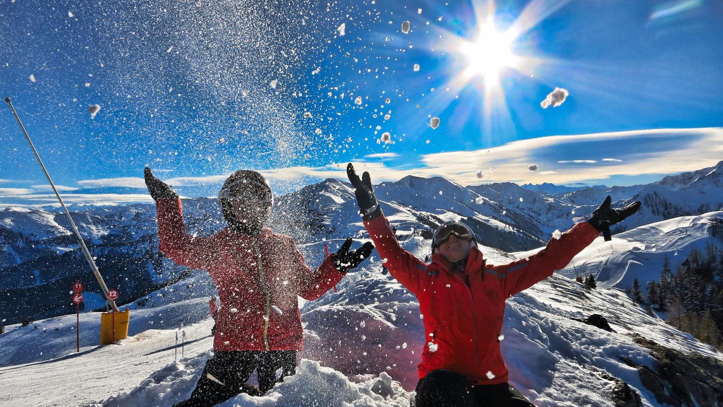 Die Vorfreude ist riesig: Hier am Rande der Piste in der Wildschönau, Tirol.