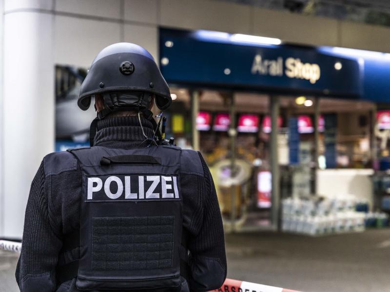 Kassierer erschossen - Verdächtiger lehnte Maskenpflicht ab_urn-newsml-dpa-com-20090101-210921-99-295082_large_4_3.jpg