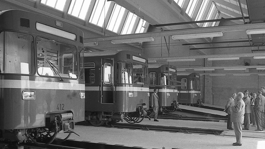 Die Nürnberger U-Bahn wagt sich immer weiter vor: Gestern fuhr zum ersten Mal ein Kurzzug in den 1,5 Kilometer langen Tunnel in Langwasser ein. Hier geht es zum Kalenderblatt vom 22. September 1971: Jungfernfahrt durch den U-Bahn-Tunnel.