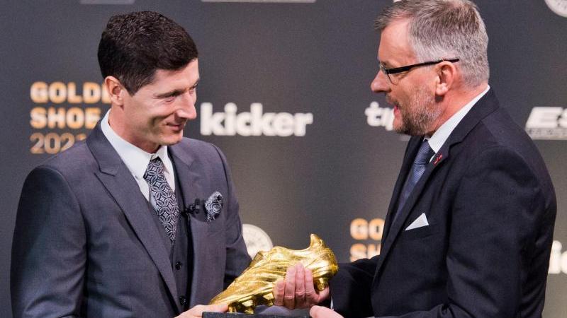 "Stolz und zufrieden": Robert Lewandowski hat jetzt auch einen "Goldenen Schuh".