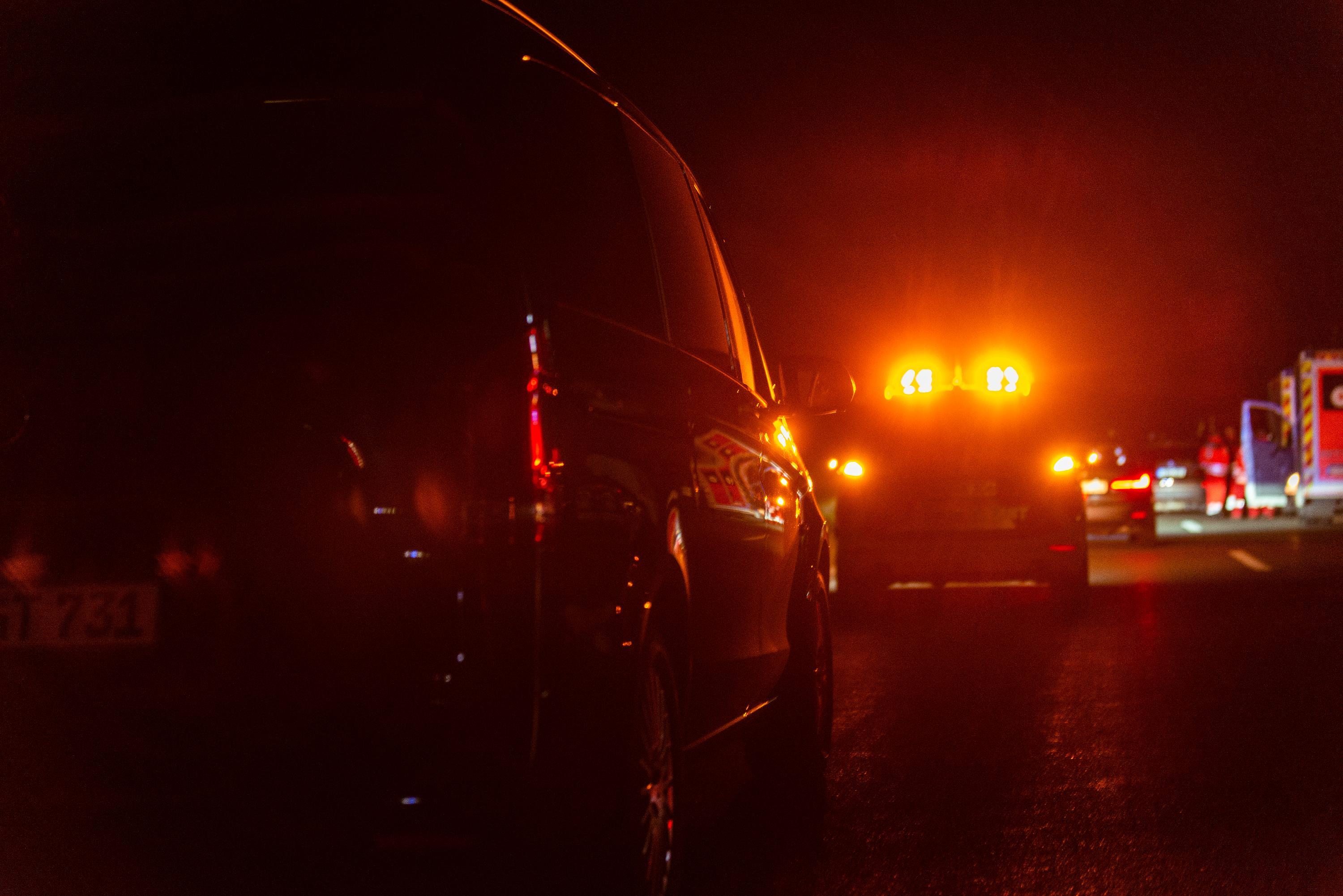Auf der A9 lief am Dienstag über Stunden ein Großeinsatz der Polizei. Auch das Spezialeinsatzkommando (SEK) war vor Ort, die Polizei sprach von einer "unklaren Bedrohungslage".
