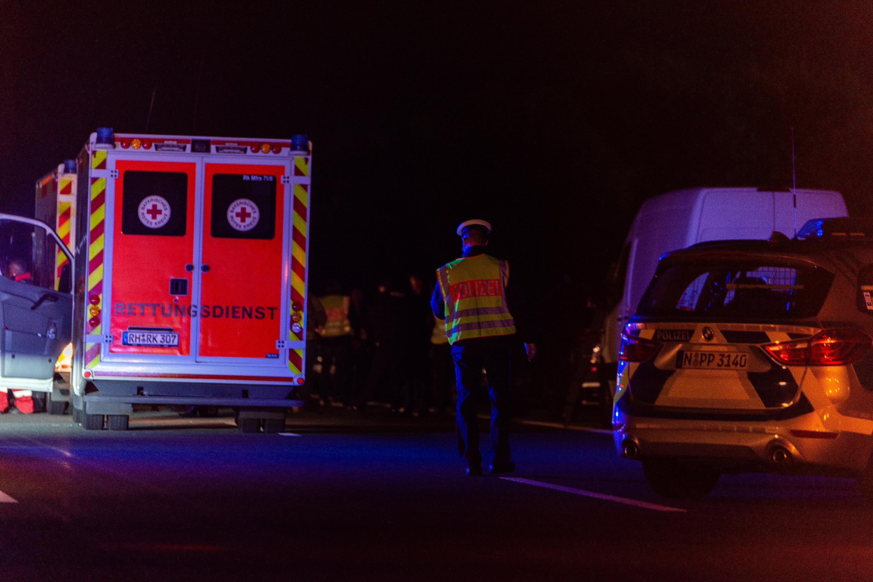 Auf der A9 lief am Dienstag über Stunden ein Großeinsatz der Polizei. Auch das Spezialeinsatzkommando (SEK) war vor Ort, die Polizei sprach von einer "unklaren Bedrohungslage".