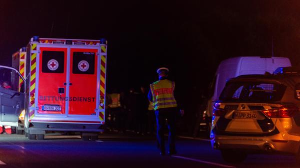 Auf der A9 lief am Dienstag über Stunden ein Großeinsatz der Polizei. Auch das Spezialeinsatzkommando (SEK) war vor Ort, die Polizei sprach von einer "unklaren Bedrohungslage".