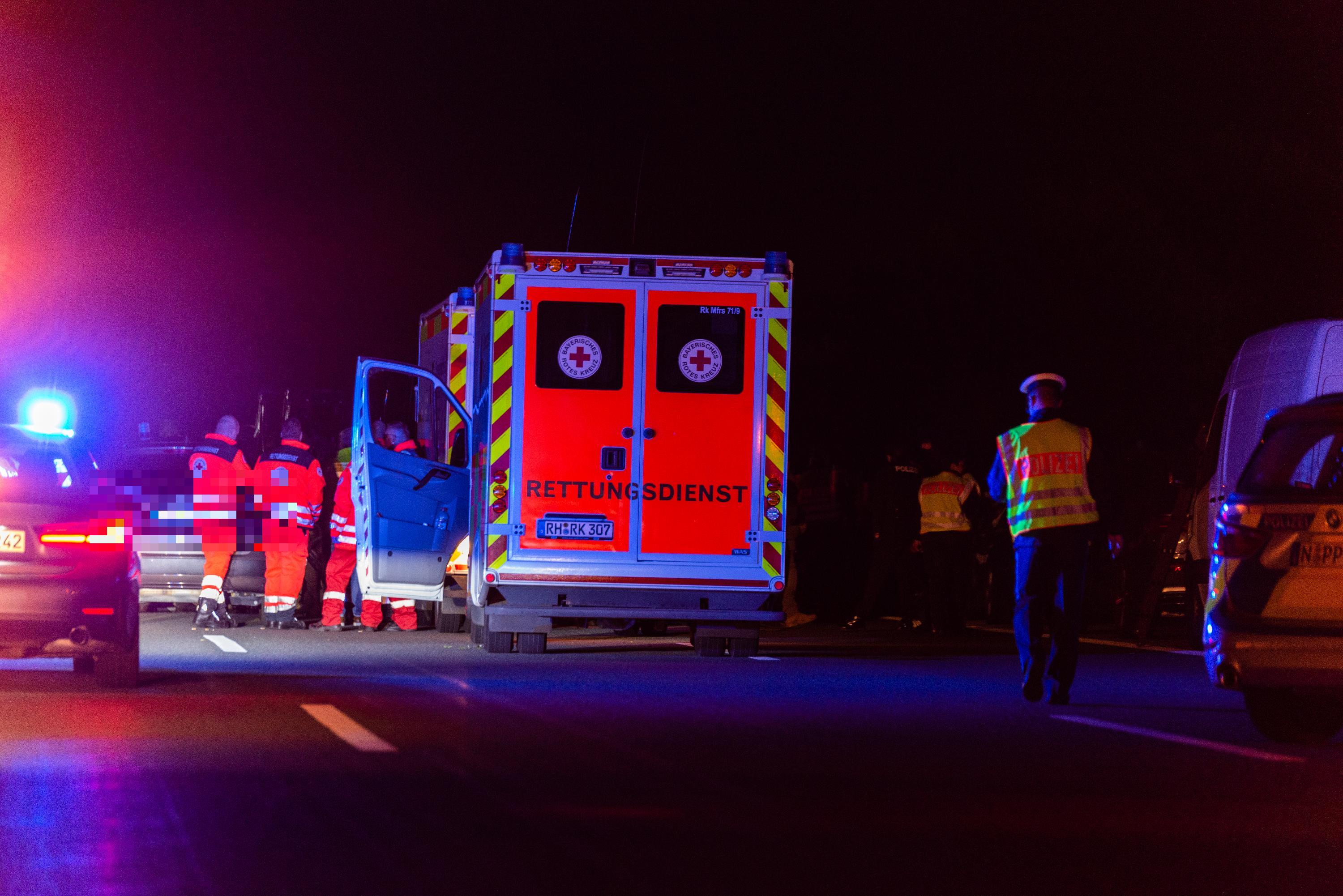 Auf der A9 lief am Dienstag über Stunden ein Großeinsatz der Polizei. Auch das Spezialeinsatzkommando (SEK) war vor Ort, die Polizei sprach von einer "unklaren Bedrohungslage".